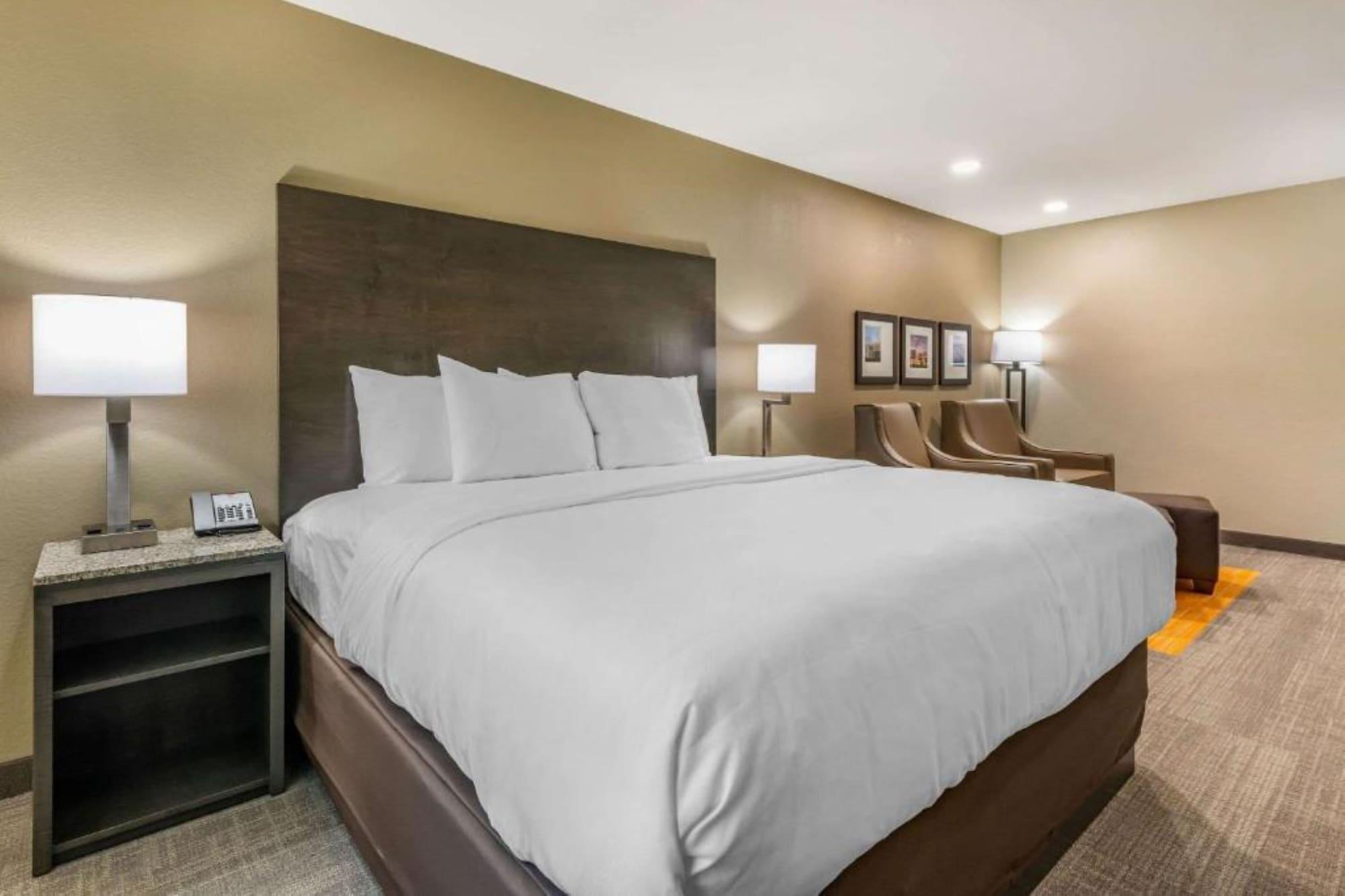 Ameniti Bay - Best Western Signature Collection Fruitville 외부 사진