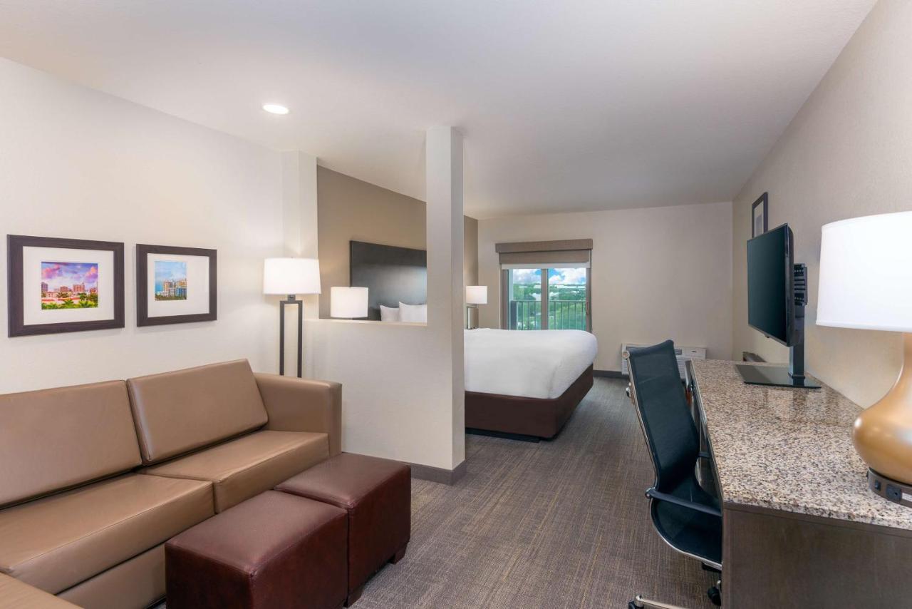 Ameniti Bay - Best Western Signature Collection Fruitville 외부 사진